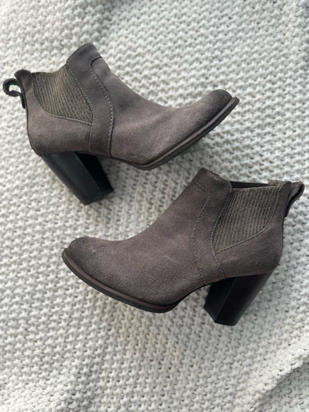 UGG Women's Cobie II Chelsea Boots in nightfall grey suede